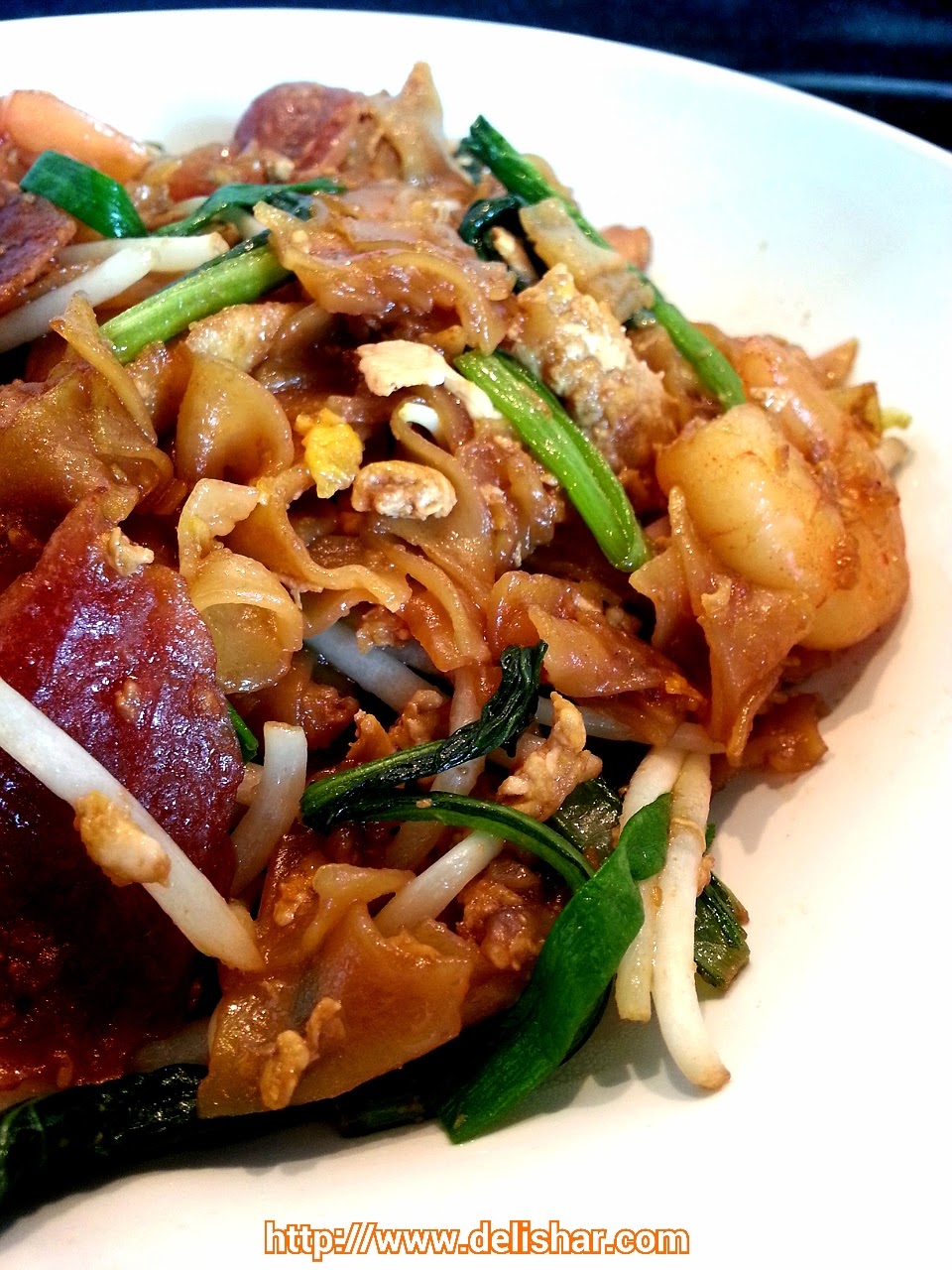 Fried Flat Rice Noodle (Char Kway Teow) - Delishar | Singapore Cooking ...