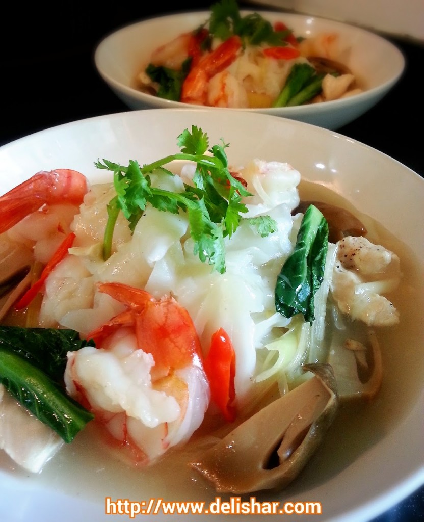 Tom Yum Hor Fun (Rice Noodles with Tom Yum Gravy ...