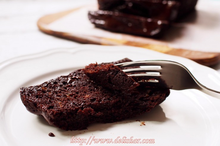 triple chocolate banana cake