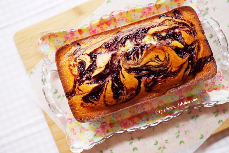 Jame swirled french yogurt cake