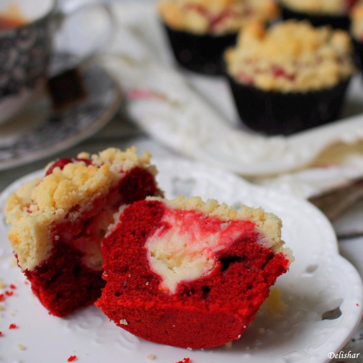 1 red velvet muffin