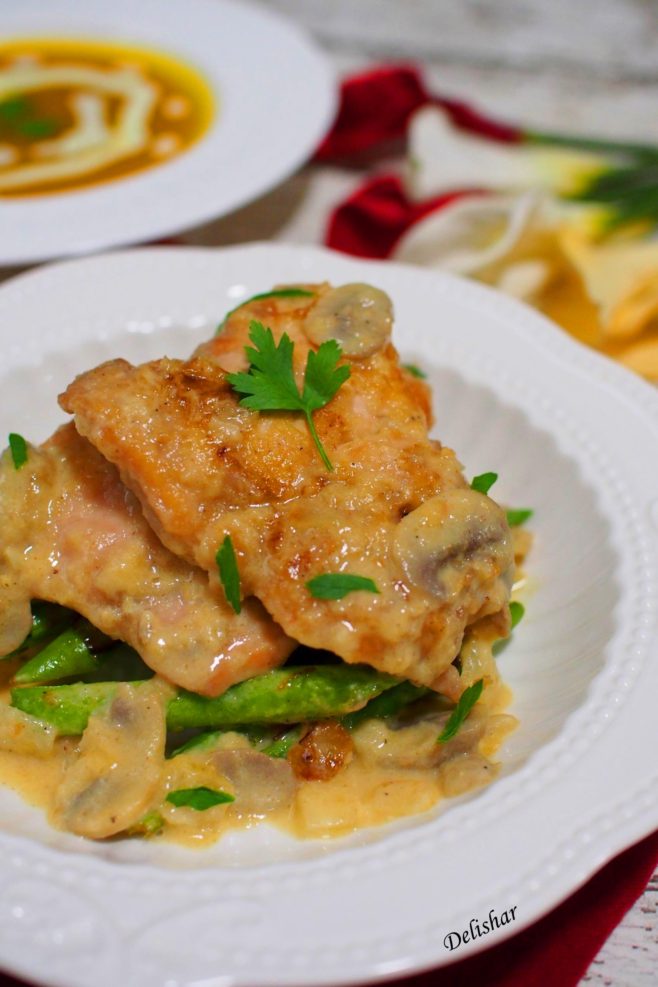 Chicken in Creamy Mushroom Sauce