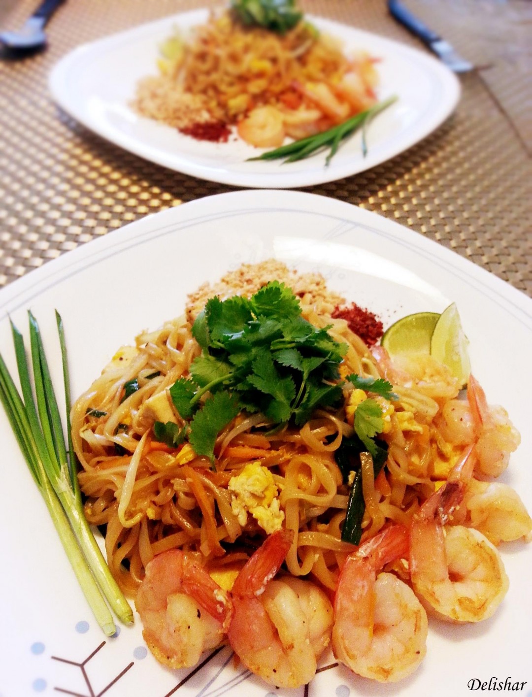 Shrimp Pad Thai (Stir-Fried Thai Rice Noodle) - Delishar | Singapore